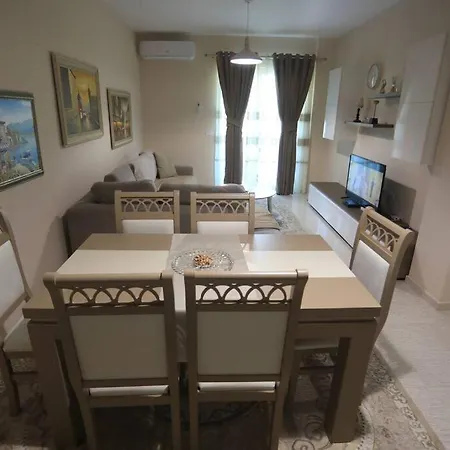 Vip House Tushemisht * פוגרדץ