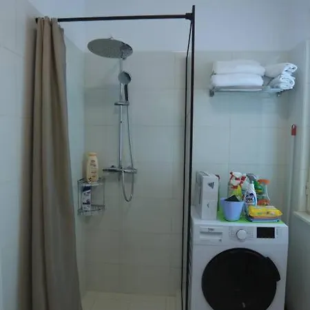 Vip House Tushemisht פוגרדץ